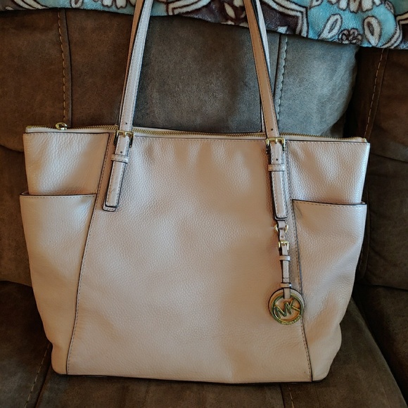 Michaels Kors soft pink bag - Picture 2 of 3